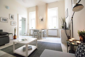 Eotvos Design Apartment